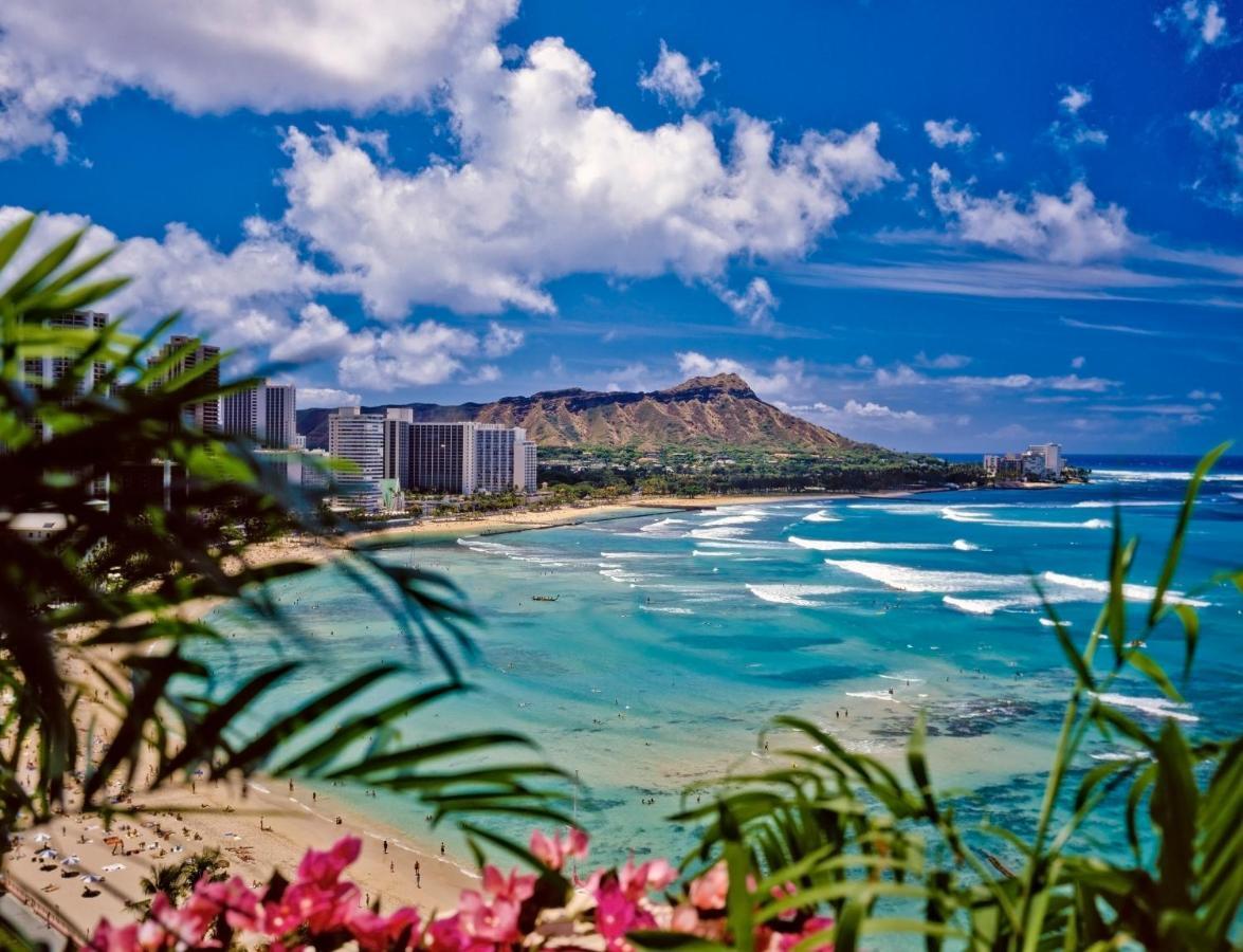 Cozy Studio At The Pacific Monarch - Just Steps From Beach Apartment Honolulu Exterior photo